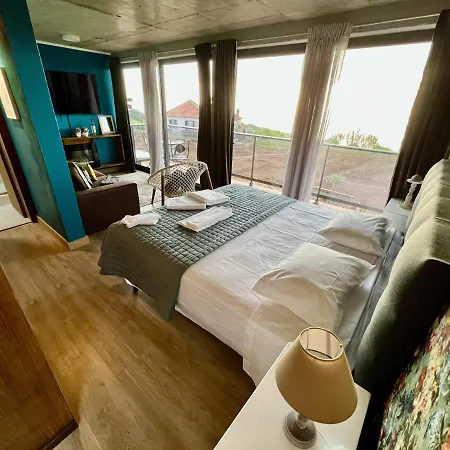 Victoria Ocean View Lodge *