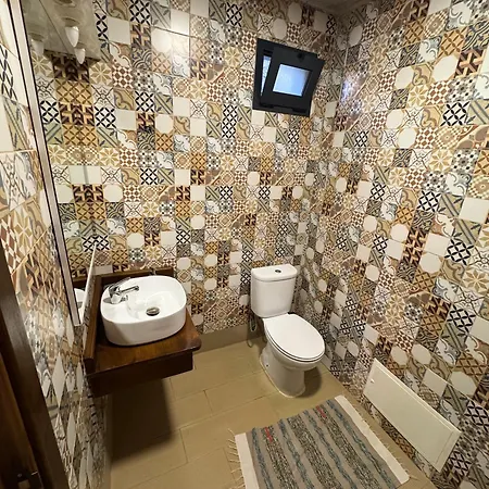 Victoria Ocean View Lodge *