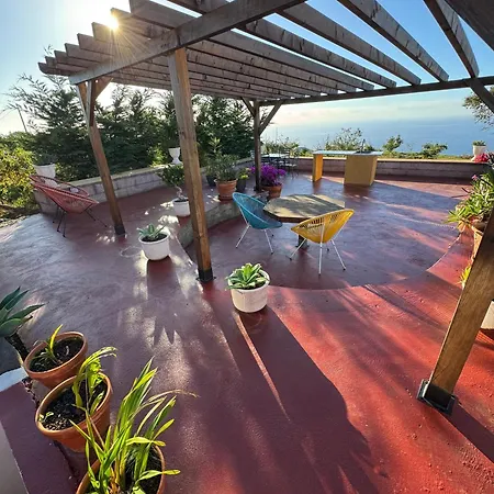 Victoria Ocean View אכסניה