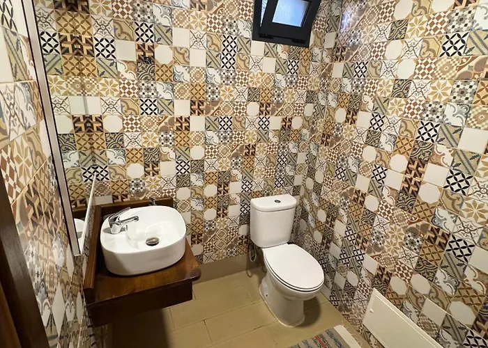 Victoria Ocean View Lodge *