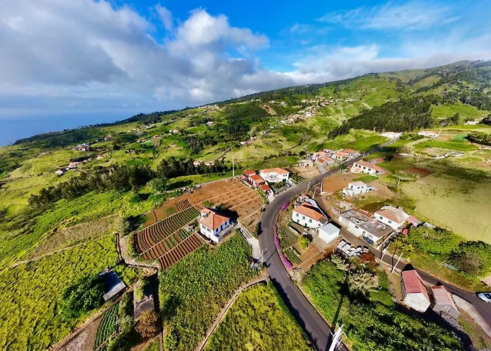 Victoria Ocean View Lodge *