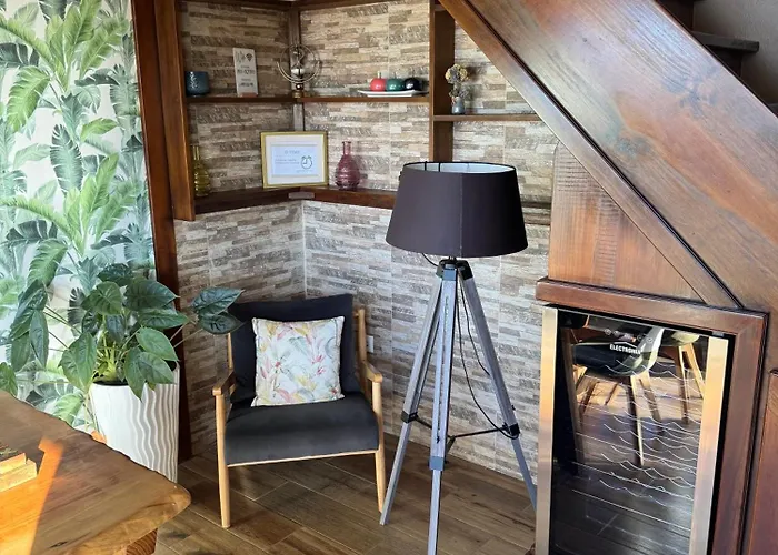 Victoria Ocean View Lodge *